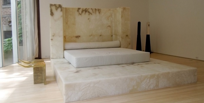 Rick Owens, de dise&ntilde;ar ropa a exponer muebles